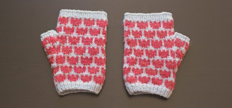 Tulip Mitts Test Knit